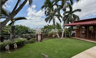 Se Vende Casa en  Con Piscina en Villa Lucre