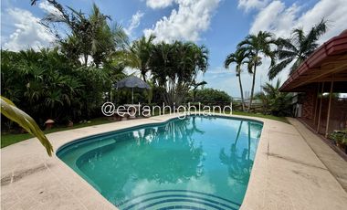 Se Vende Casa en  Con Piscina en Villa Lucre