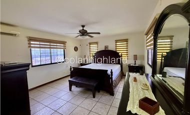 Se Vende Casa en  Con Piscina en Villa Lucre