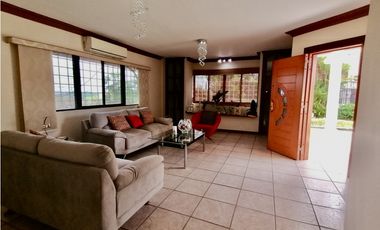 Se Vende Casa en  Con Piscina en Villa Lucre