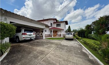 Se Vende Casa en  Con Piscina en Villa Lucre