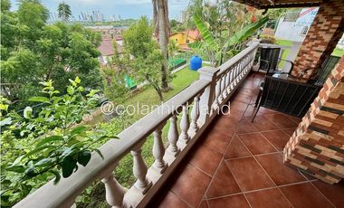 Se Vende Casa en  Con Piscina en Villa Lucre