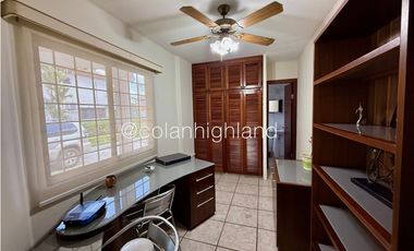 Se Vende Casa en  Con Piscina en Villa Lucre