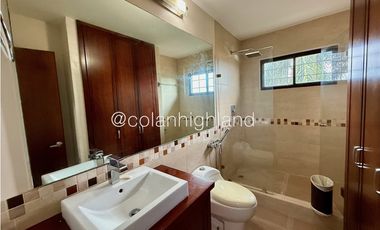 Se Vende Casa en  Con Piscina en Villa Lucre