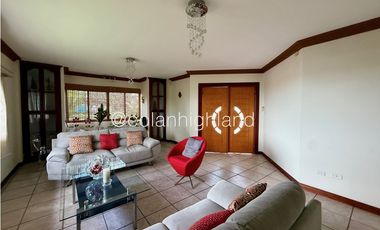 Se Vende Casa en  Con Piscina en Villa Lucre