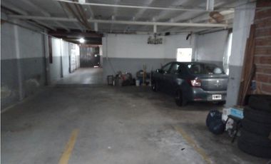 Local con vivienda y deptos