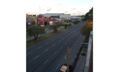 Local con vivienda y deptos