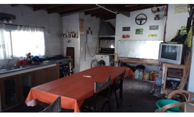 Local con vivienda y deptos