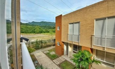 Maat vende Casa en el Condominio - Villeta 70M2 $ 360Millones