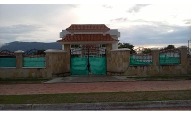 CASA CAMPESTRE EN CHINAUTA EN VENTA - CUNDINAMARCA