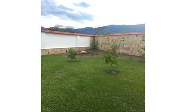 CASA CAMPESTRE EN CHINAUTA EN VENTA - CUNDINAMARCA