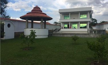 CASA CAMPESTRE EN CHINAUTA EN VENTA - CUNDINAMARCA