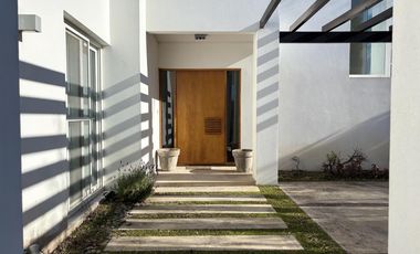 Casa en  Alquiler en Los Alisos Nordelta