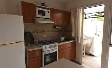 Casa en venta en fraccionamiento con alberca y vigilancia en Xochitepec, Morelos