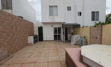 Casa en venta en fraccionamiento con alberca y vigilancia en Xochitepec, Morelos