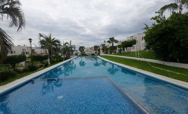 Casa en venta en fraccionamiento con alberca y vigilancia en Xochitepec, Morelos