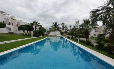 Casa en venta en fraccionamiento con alberca y vigilancia en Xochitepec, Morelos