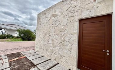 CASA EN VENTA DE 1 NIVEL Y 3 RECAMARAS EN CD. MADERAS MARQUES, QRO.