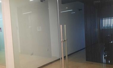 Oficina en renta/ venta lista para usar al norte de Merida