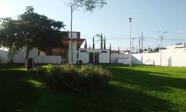 BONITA CASA EN RENTA DENTRO DE COTO