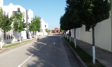 BONITA CASA EN RENTA DENTRO DE COTO