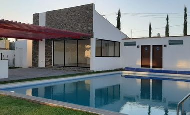 BONITA CASA EN RENTA DENTRO DE COTO