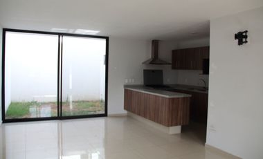 BONITA CASA EN RENTA DENTRO DE COTO