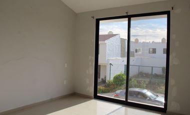 BONITA CASA EN RENTA DENTRO DE COTO