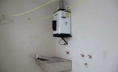 BONITA CASA EN RENTA DENTRO DE COTO