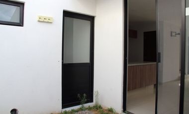 BONITA CASA EN RENTA DENTRO DE COTO