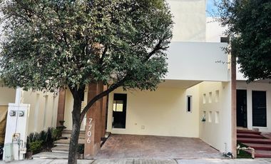 Casa  Venta Cumbres Providencia Monterrey Frente Parque
