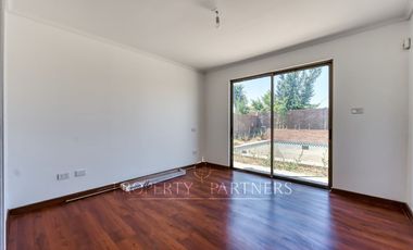 Casa Chilena en sector Chicureo Norte, Condominio seguro