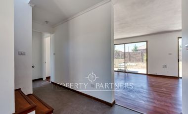 Casa Chilena en sector Chicureo Norte, Condominio seguro