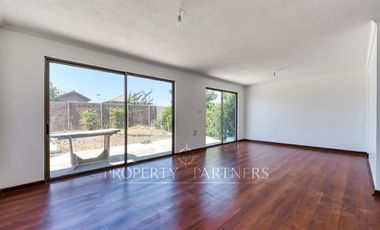 Casa Chilena en sector Chicureo Norte, Condominio seguro