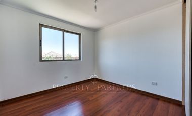 Casa Chilena en sector Chicureo Norte, Condominio seguro