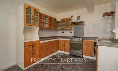 Arriendo con compromiso de compra  casa a pasos de Walker Martinez. Seguro microbarrio.