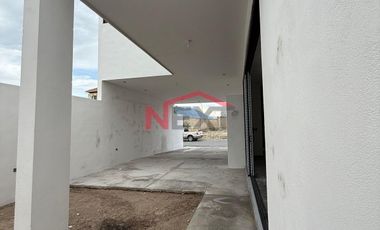 Venta Casa con 4 recamaras, una en planta baja y cocina integral incluida, Las Huertas Residencial, Arteaga
