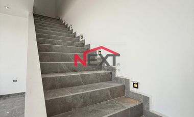 Venta Casa con 4 recamaras, una en planta baja y cocina integral incluida, Las Huertas Residencial, Arteaga