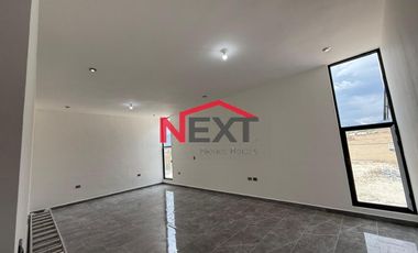 Venta Casa con 4 recamaras, una en planta baja y cocina integral incluida, Las Huertas Residencial, Arteaga