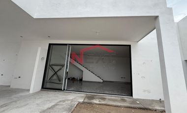 Venta Casa con 4 recamaras, una en planta baja y cocina integral incluida, Las Huertas Residencial, Arteaga