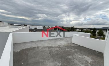 Venta Casa con 4 recamaras, una en planta baja y cocina integral incluida, Las Huertas Residencial, Arteaga