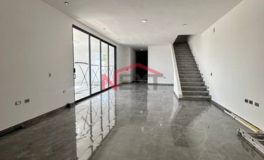 Venta Casa con 4 recamaras, una en planta baja y cocina integral incluida, Las Huertas Residencial, Arteaga