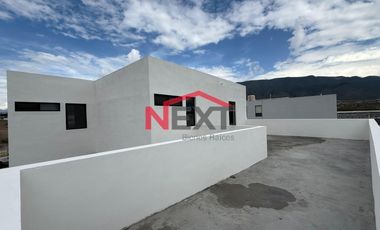 Venta Casa con 4 recamaras, una en planta baja y cocina integral incluida, Las Huertas Residencial, Arteaga