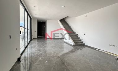 Venta Casa con 4 recamaras, una en planta baja y cocina integral incluida, Las Huertas Residencial, Arteaga