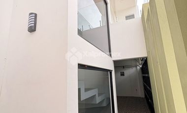 CASA EN RENTA NUEVA