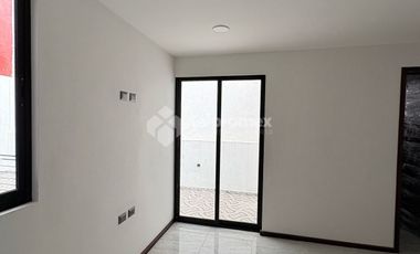 CASA EN RENTA NUEVA