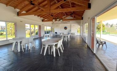 venta permuta casa en dos plantas, tres dormitorios calidad premium
