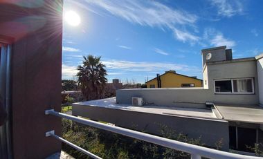 venta permuta casa en dos plantas, tres dormitorios calidad premium