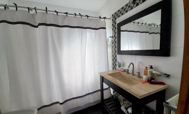 venta permuta casa en dos plantas, tres dormitorios calidad premium