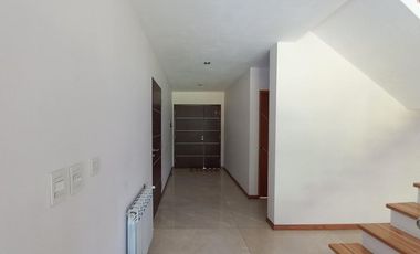 venta permuta casa en dos plantas, tres dormitorios calidad premium